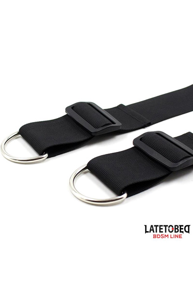 Türschaukel mit Nylon-Fesseln und Neopren-Handschellen - Positionierungsmeister 4