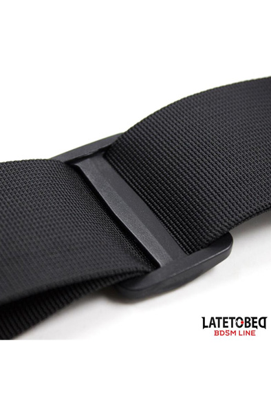 Türschaukel mit Nylon-Fesseln und Neopren-Handschellen - Positionierungsmeister 6